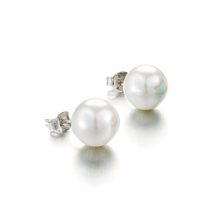 Helmikorvakorut - 6mm valkoinen helmiäishelmi