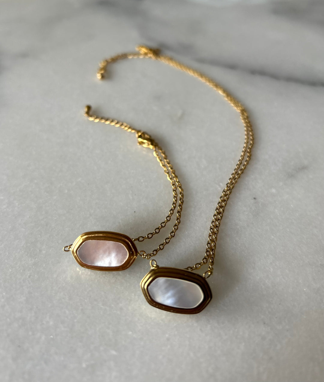 Pihla keltakultainen motherpearl kaulakoru