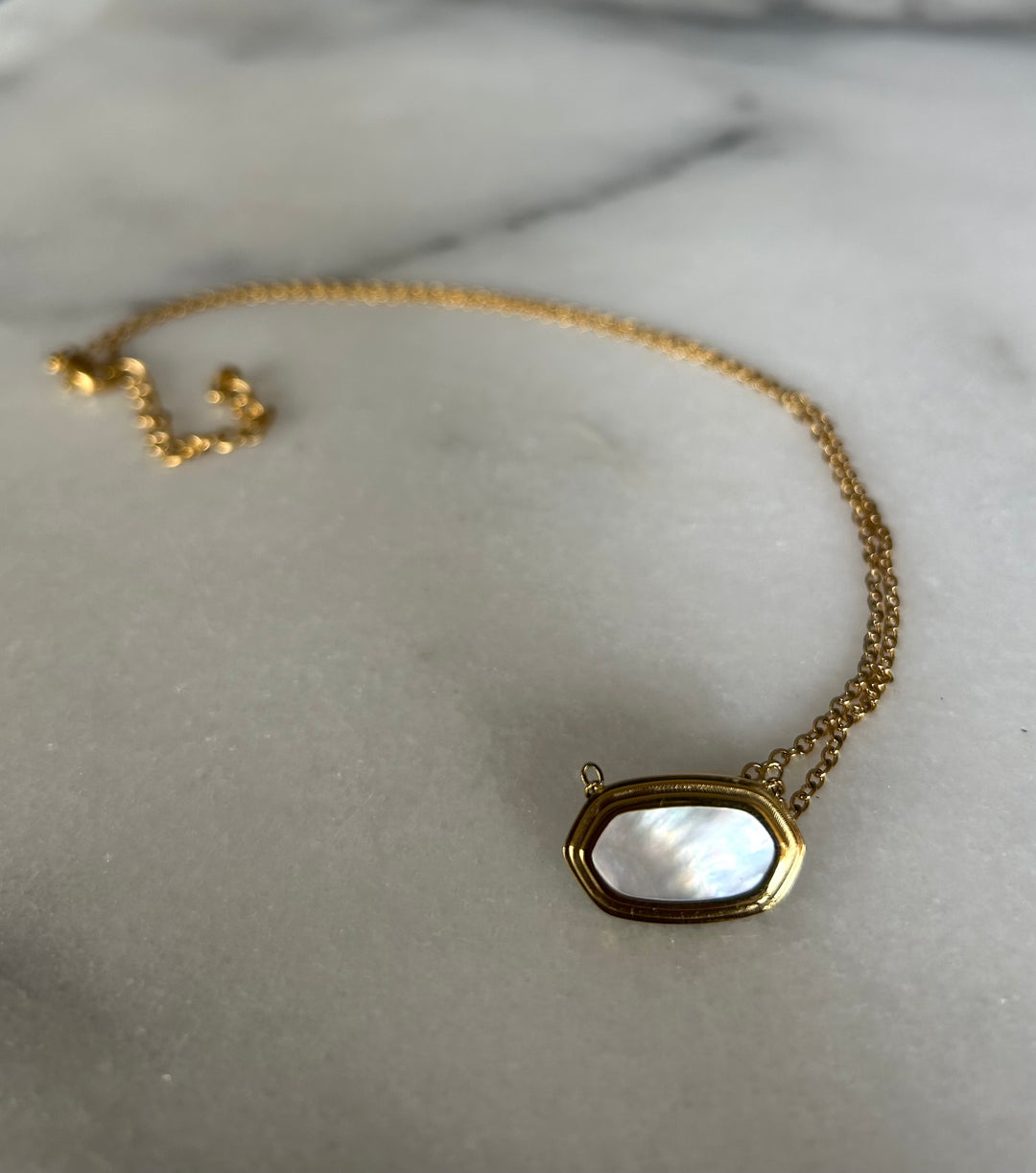 Pihla keltakultainen motherpearl kaulakoru