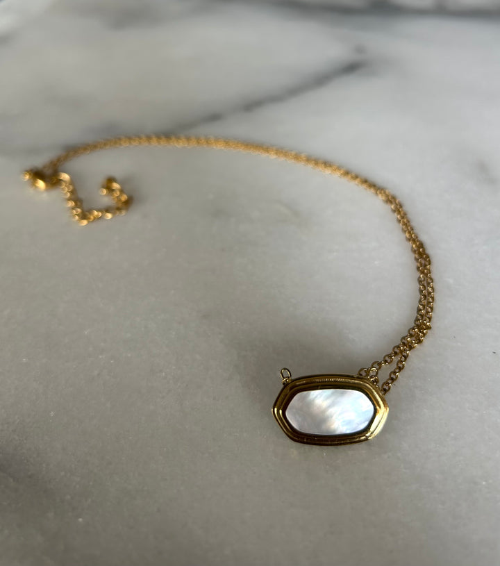 Pihla keltakultainen motherpearl kaulakoru