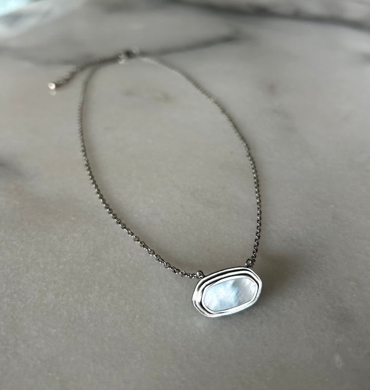 Pinja valkokultainen motherpearl kaulakoru