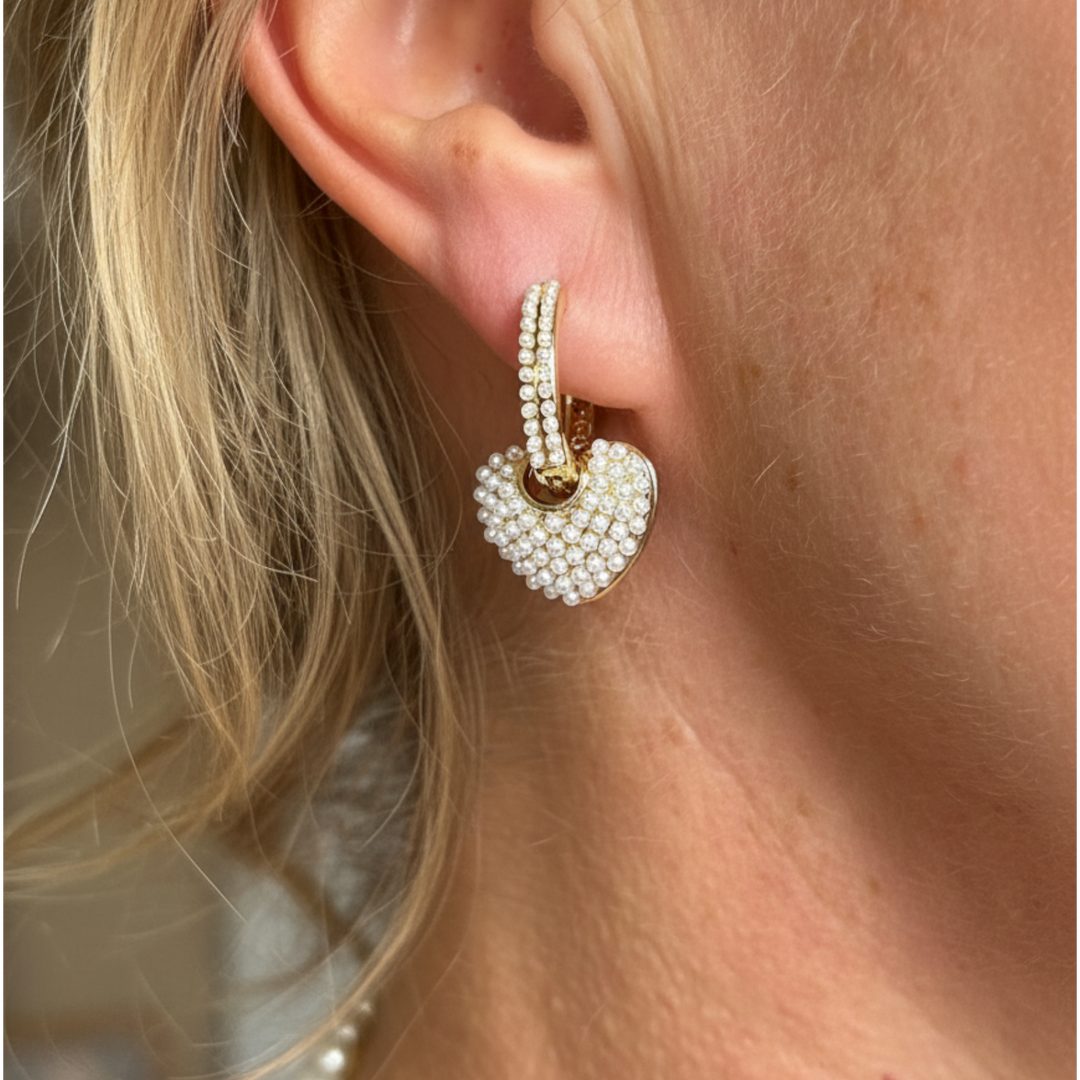 Freya riipuskorvakorut helmiäishelmillä