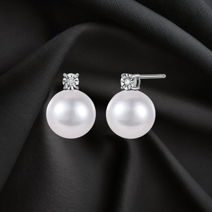 Ebba Helmikorvakorut Moissaniiteilla