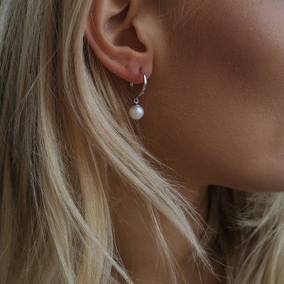 Emelie pearl earrings